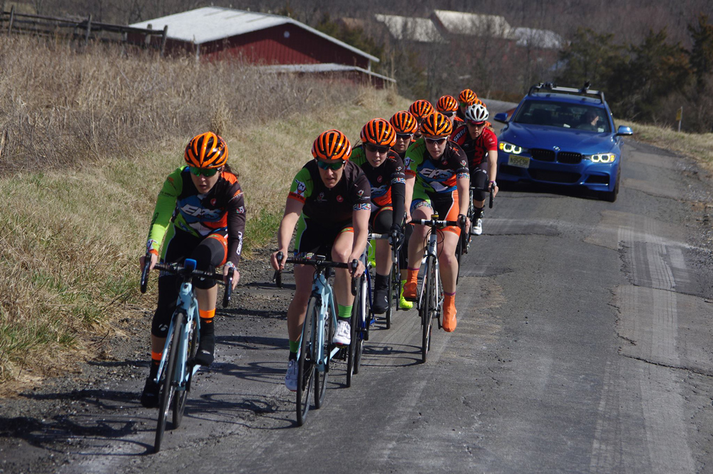 An example of an organized and tight group ride.
